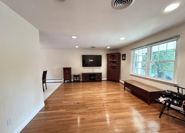 living room featuring visible vents, baseboards, baseboard heating, recessed lighting, and light wood-style flooring