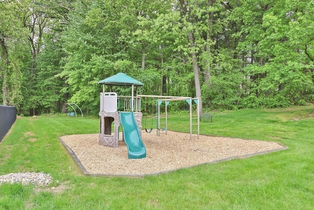 83 Jamestown Dr Unit 83, Springfield, MA 01108 - communal playground featuring a yard