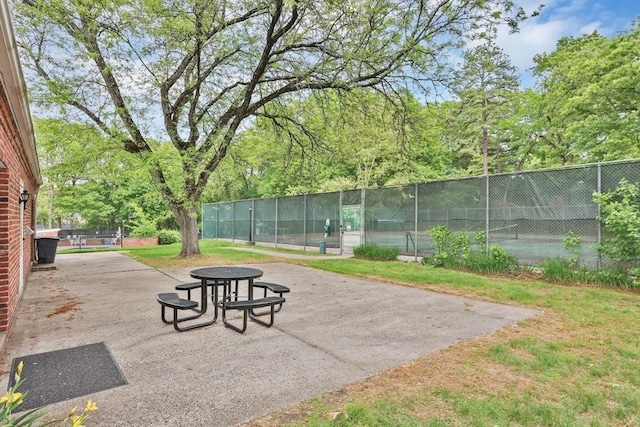 83 Jamestown Dr Unit 83, Springfield, MA 01108 - surrounding community with a tennis court