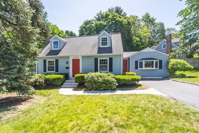 6 Macarthur Rd, Natick, MA 01760 - cape cod-style house featuring a front lawn