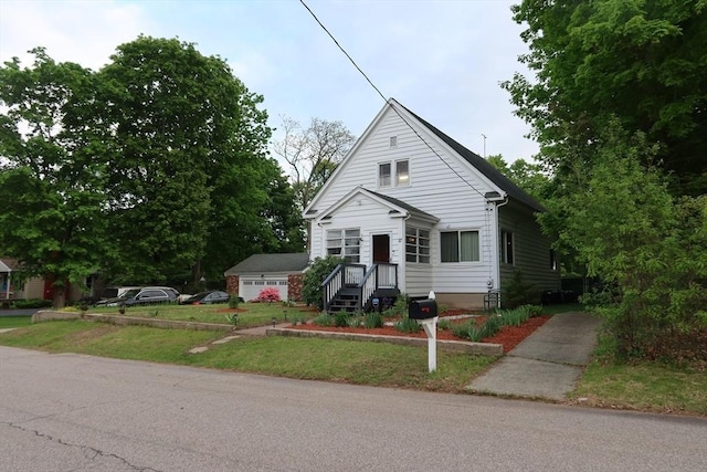 17 Lockwood Ave, Attleboro, MA 02703 - bungalow with a front lawn