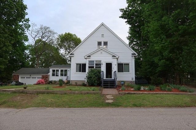 17 Lockwood Ave, Attleboro, MA 02703 - bungalow featuring a garage and a front lawn