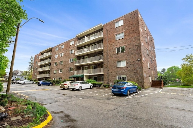 view of apartment building / complex with uncovered parking