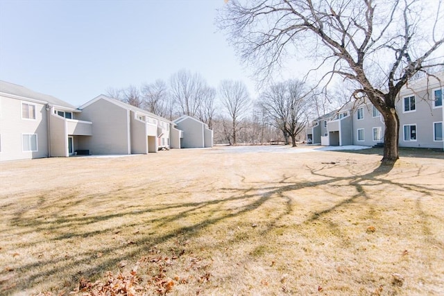 view of yard with a residential view