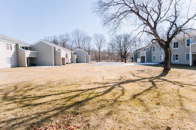 view of yard with a residential view