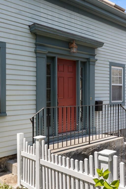 85 Flint St, Salem, MA 01970 - property entrance