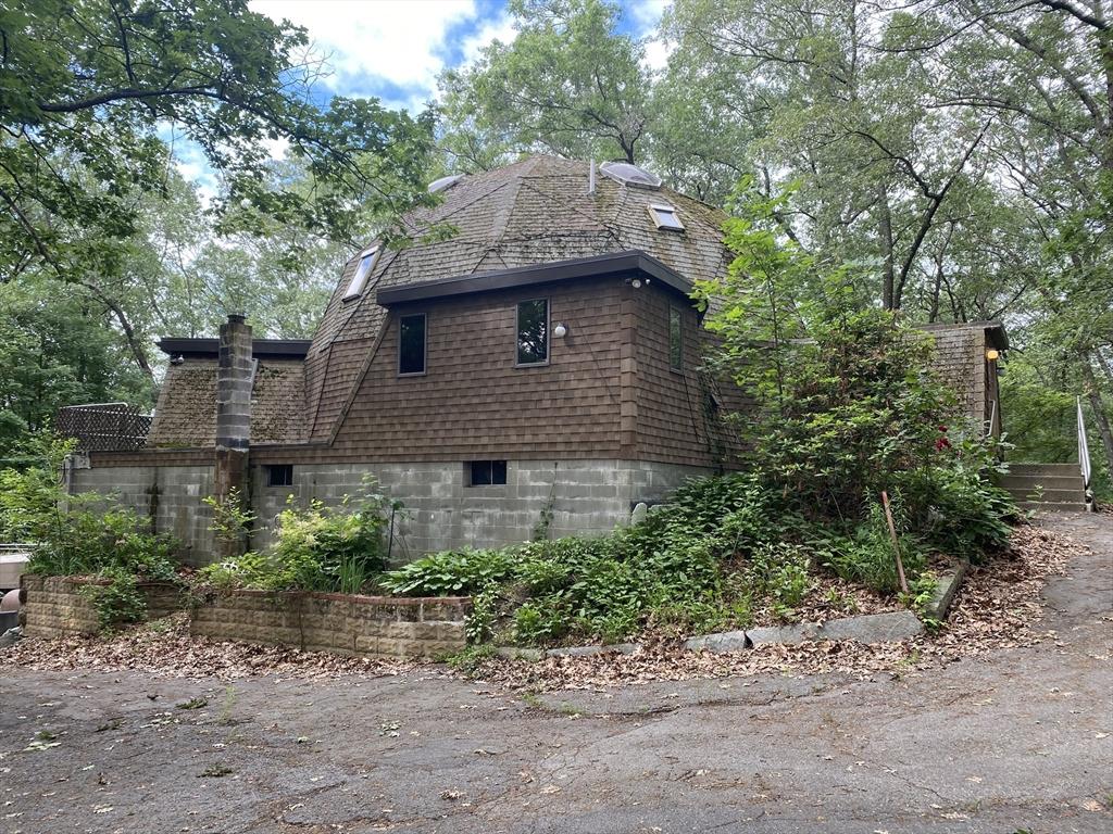 58 Concord Rd, Marlborough, MA 01752 - view of side of property