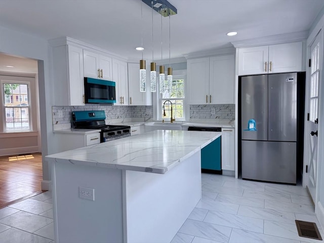 61 Poplar St, Danvers, MA 01923 - kitchen featuring appliances with stainless steel finishes, a sink, a kitchen island, recessed lighting, and white cabinets