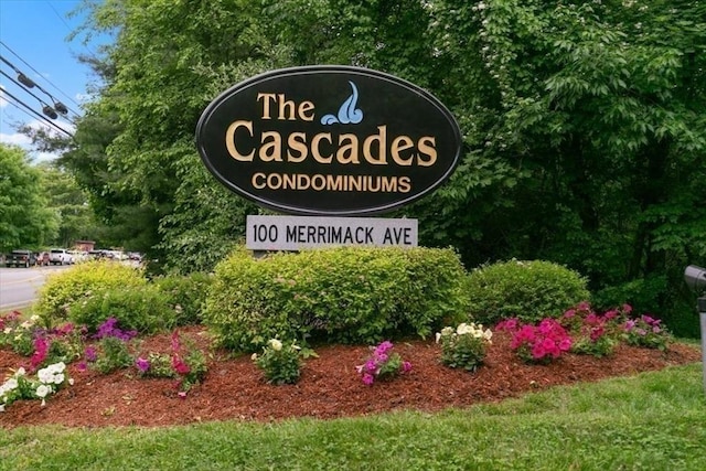 view of community / neighborhood sign