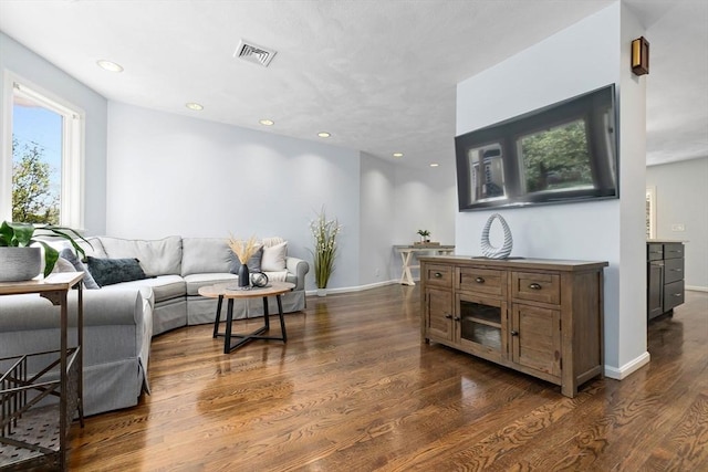 living area featuring dark wood finished floors, recessed lighting, and baseboards