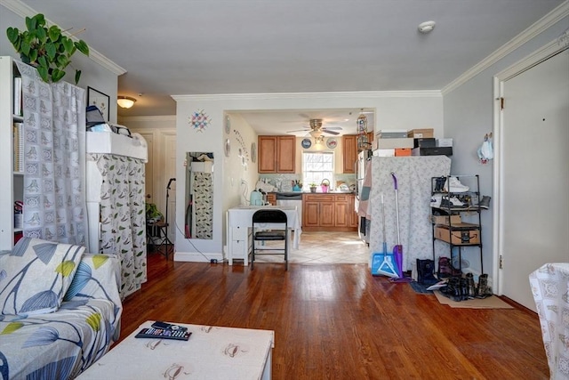 living room featuring hardwood / wood-style flooring, crown molding, and ceiling fan