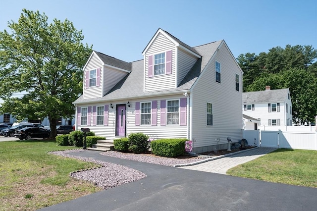 2 Garden St, Uxbridge, MA 01569 - cape cod house featuring a gate