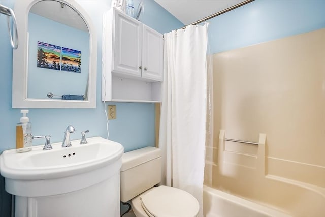 230 Willard St Unit 412, Quincy, MA 02169 - full bath with toilet, shower / bathtub combination with curtain, and a sink