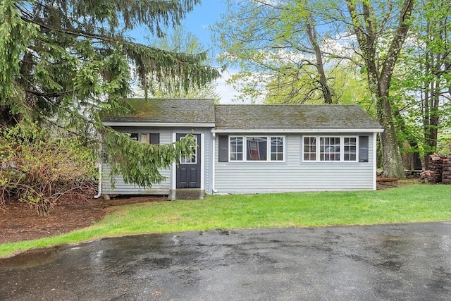 view of front of home with a front lawn