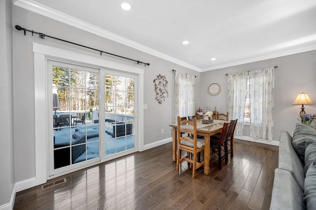 dining space featuring dark wood-style floors, recessed lighting, visible vents, ornamental molding, and baseboards