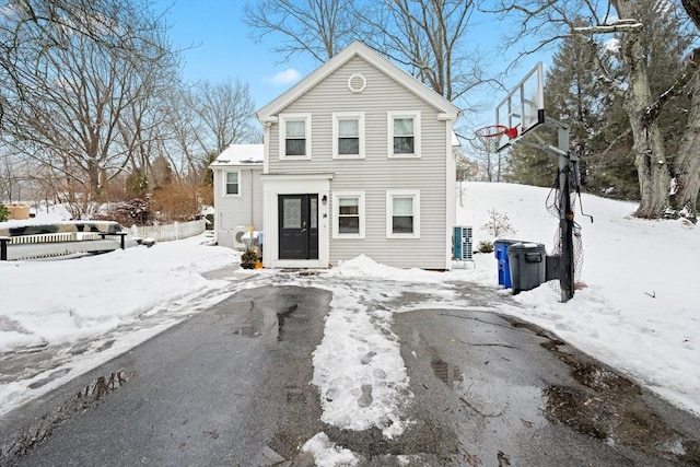 view of front property