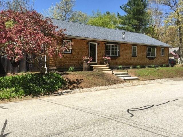 ranch-style house with roof with shingles