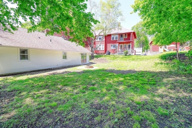 view of green lawn