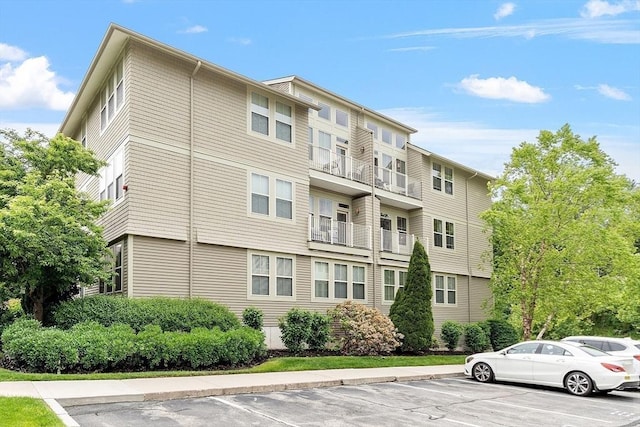 4 Harvest Dr Unit 225, North Andover, MA 01845 - view of property featuring uncovered parking