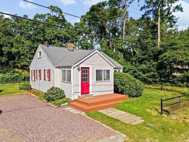 view of front of house featuring a front yard