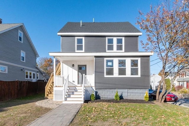 view of front of home featuring a front yard