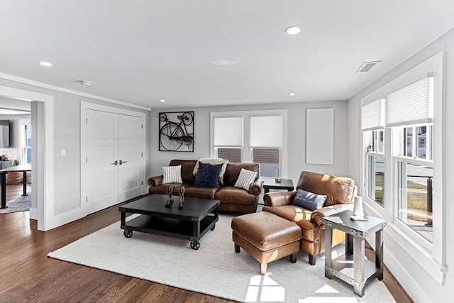 living room with visible vents, baseboards, and recessed lighting
