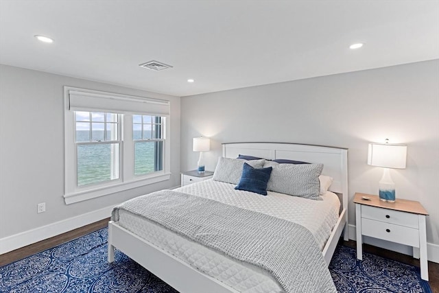 bedroom featuring visible vents, baseboards, recessed lighting, and wood finished floors