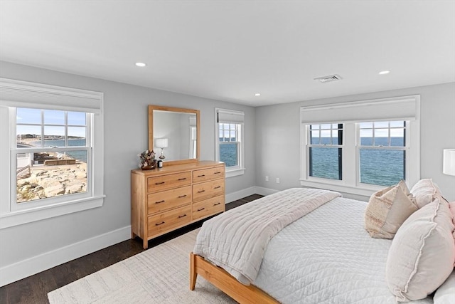 bedroom featuring visible vents, baseboards, recessed lighting, and wood finished floors