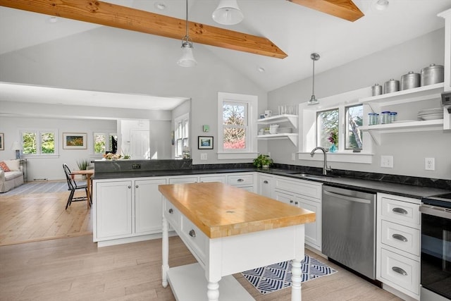 kitchen featuring open shelves, stainless steel appliances, a sink, a peninsula, and open floor plan