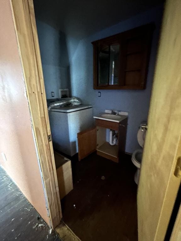 bathroom featuring toilet