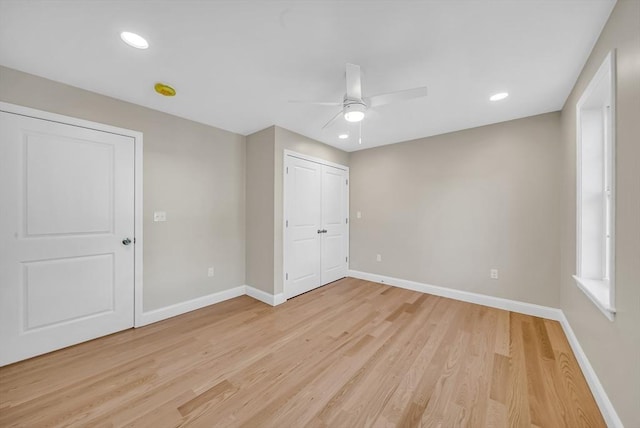 unfurnished bedroom featuring light wood-type flooring, baseboards, ceiling fan, and recessed lighting