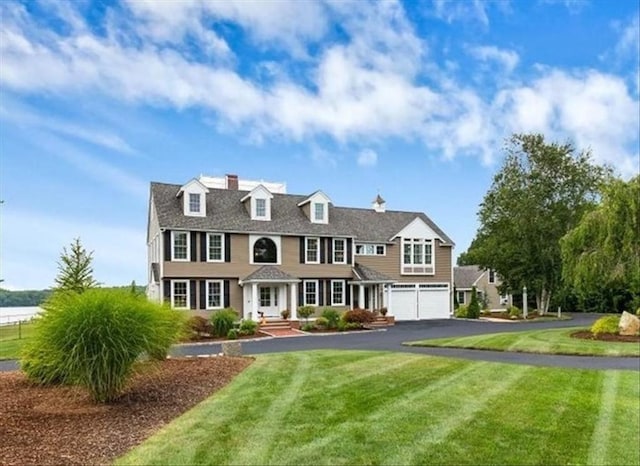 view of front of house featuring a garage and a front yard