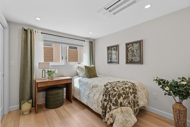 bedroom with baseboards, visible vents, wood finished floors, and recessed lighting