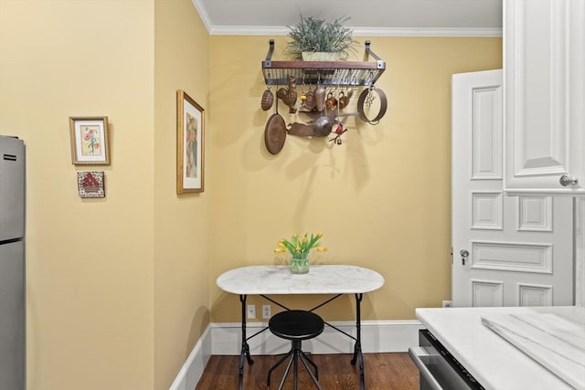 dining space with baseboards, dark wood-style floors, and crown molding