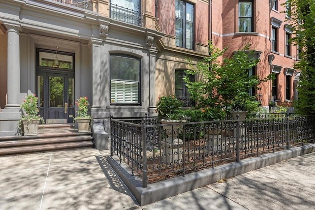 property entrance featuring fence and a porch