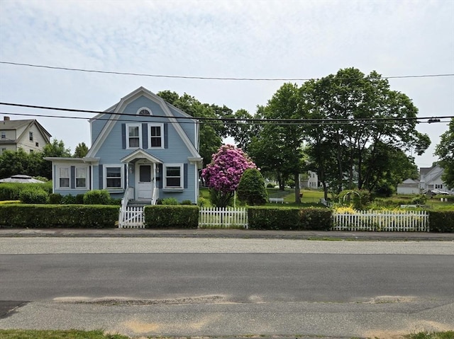 43 Jefferson St, Taunton, MA 02780 - view of front facade featuring a fenced front yard and a gambrel roof