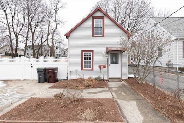 view of front of property