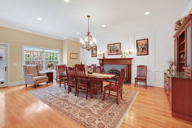 dining area with a notable chandelier, baseboards, ornamental molding, recessed lighting, and light wood finished floors
