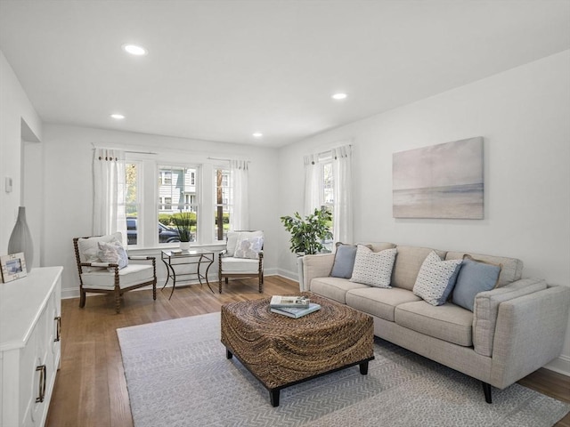living area featuring recessed lighting, baseboards, and wood finished floors