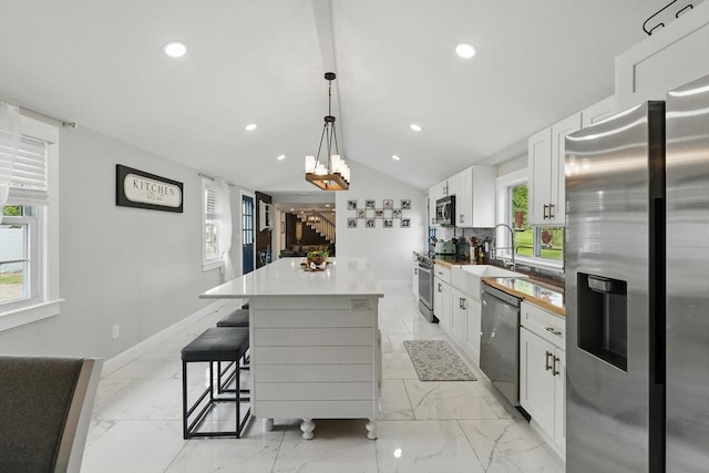 399 N Main St, Salem, NH 03079 - kitchen with appliances with stainless steel finishes, a kitchen island, a sink, recessed lighting, and baseboards