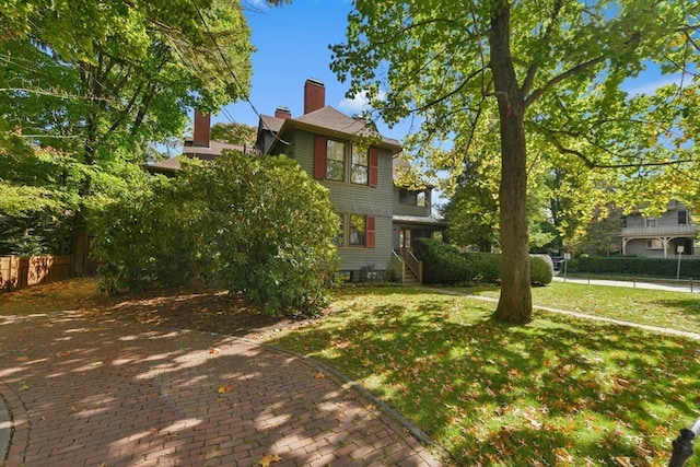 view of front facade with a front lawn