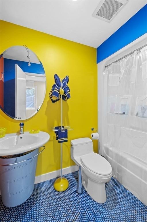 26 Sherwood Rd, Swampscott, MA 01907 - full bath featuring toilet, shower / tub combo with curtain, and vanity