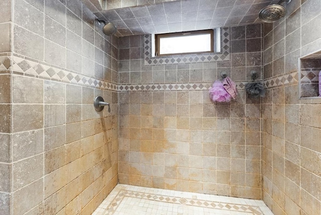 bathroom featuring a tile shower