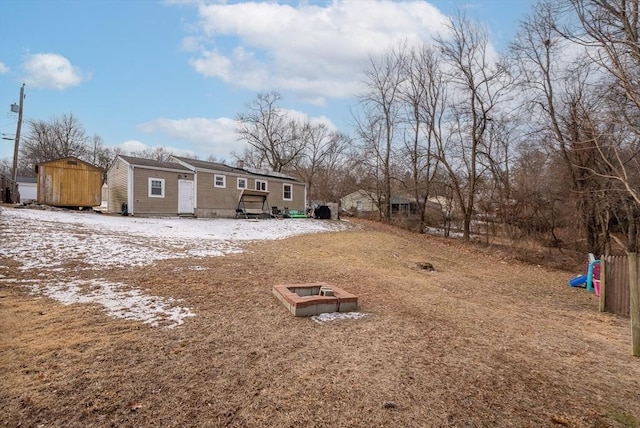 view of yard featuring a storage shed