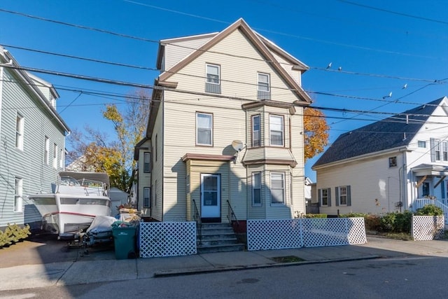 view of front of property