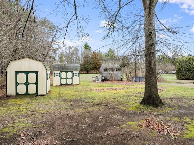 view of yard with a shed and an outdoor structure