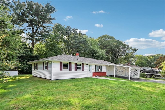 ranch-style home featuring a front lawn