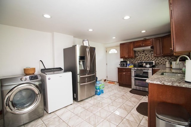 33 Cady St, Lowell, MA 01852 - kitchen with stainless steel appliances, washer and clothes dryer, under cabinet range hood, a sink, and recessed lighting