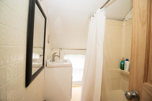 33 Cady St, Lowell, MA 01852 - full bathroom with vanity and shower / bath combo