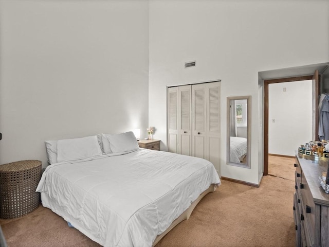 49 Meadow Pond Dr Unit I, Leominster, MA 01453 - bedroom with light carpet, a closet, and a high ceiling
